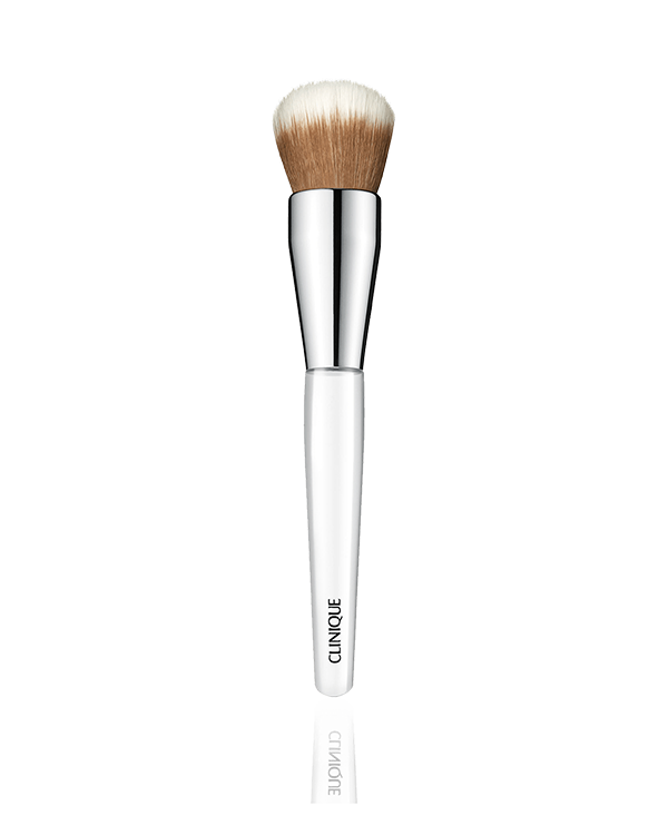 Foundation Buff Brush, Πολυχρηστικό πινέλο που μπορεί να χρησιμοποιηθεί με όλα τα foundation της Clinique, υγρά, κρεμώδη, σε μορφή πούδρας ή σε στικ, για να τα εφαρμόζει ταμποναριστά και να τα σβήνει τέλεια.